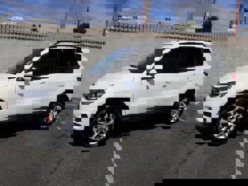 Used 2017 Volkswagen Tiguan S image 2