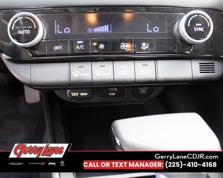 Used 2024 Hyundai Elantra SEL image 11