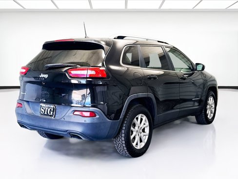 Used 2018 Jeep Cherokee Latitude Plus image 4