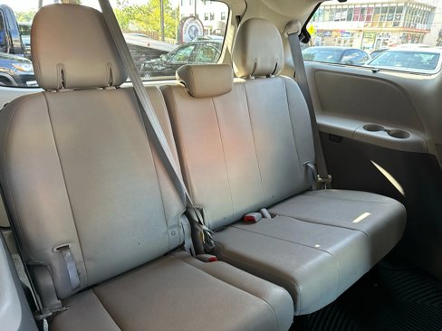 Used 2016 Toyota Sienna XLE image 12