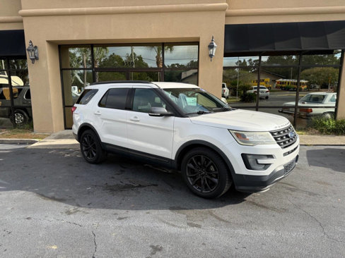 Used 2017 Ford Explorer XLT w/ Equipment Group 202A image 2