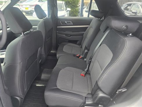 Used 2019 Ford Explorer XLT image 10