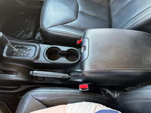 Used 2018 Jeep Wrangler Unlimited Sahara image 34