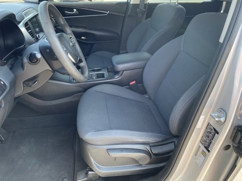 Used 2019 Kia Sorento L image 9