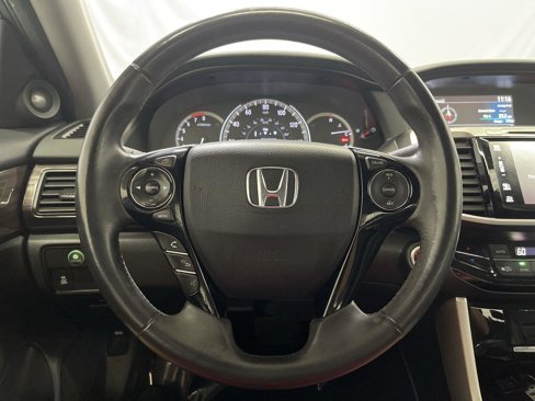 Used 2017 Honda Accord EX-L image 14