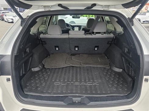 Used 2022 Subaru Outback Premium image 12
