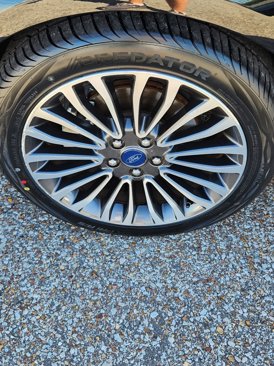 Used 2018 Ford Fusion SE w/ Fusion SE Technology Package image 12