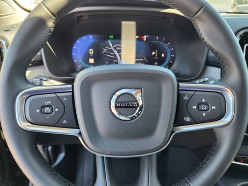 New 2025 Volvo XC40 B5 Core w/ Protection Package image 33