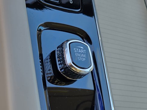 New 2025 Volvo XC60 B5 Core image 30