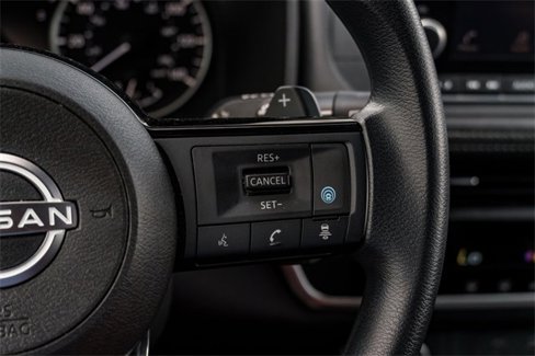 Used 2023 Nissan Rogue SV image 16