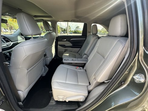 Used 2018 Toyota Highlander Limited image 23