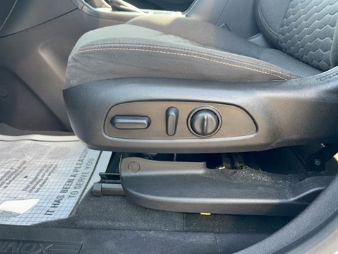 Used 2018 Chevrolet Equinox LT image 17