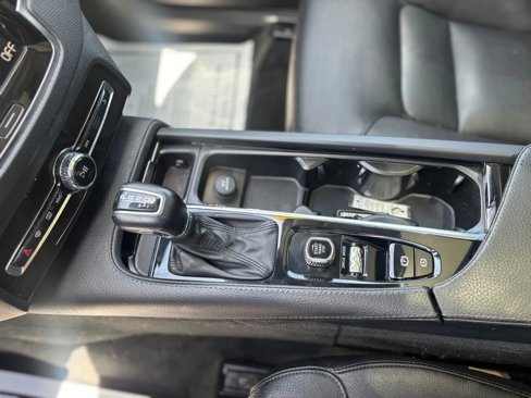 Used 2018 Volvo XC90 T6 Momentum w/ Convenience Package image 32