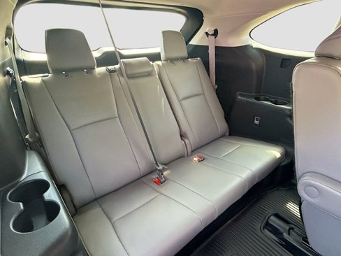 Used 2023 Toyota Highlander Limited image 28