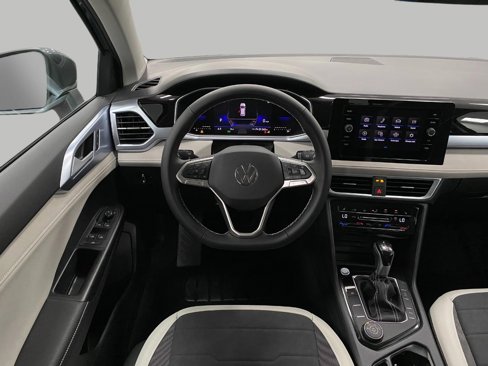 New 2025 Volkswagen Taos SE image 12
