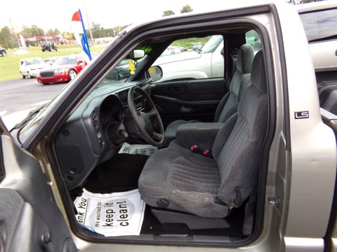 Used 1999 Chevrolet S10 Pickup LS w/ Preferred Equipment Group image 6