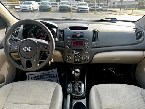 Used 2011 Kia Forte EX w/ Premium Pkg image 12