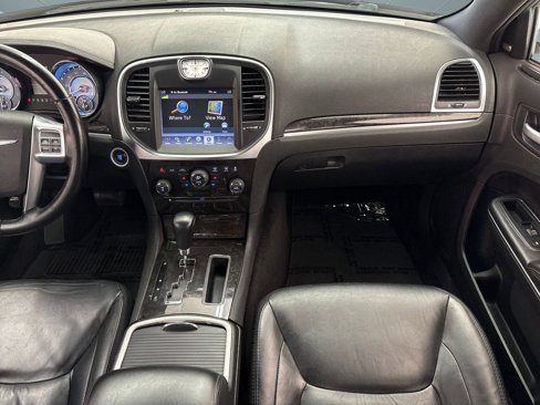 Used 2011 Chrysler 300 Limited image 24