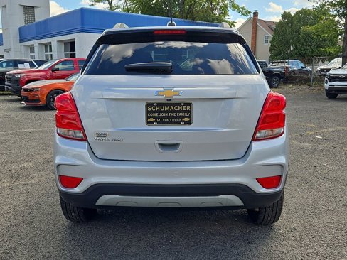 Used 2022 Chevrolet Trax LT w/ LT Convenience Package image 7