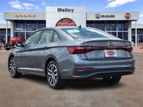 Used 2025 Volkswagen Jetta SE image 4