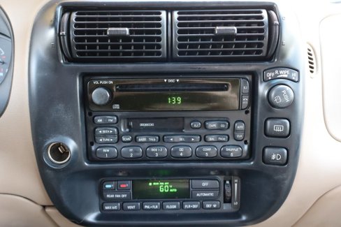 Used 2000 Ford Explorer Eddie Bauer image 34