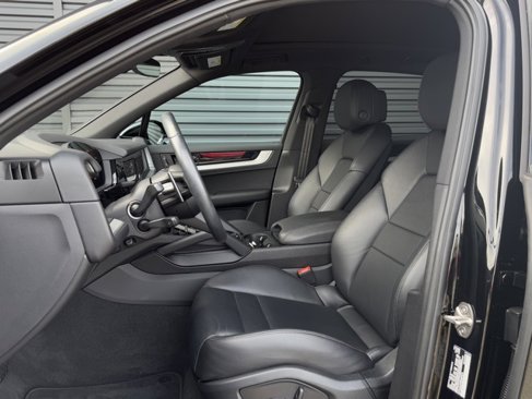 Used 2024 Porsche Cayenne image 5