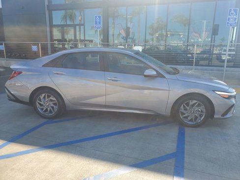 Used 2024 Hyundai Elantra SEL image 4