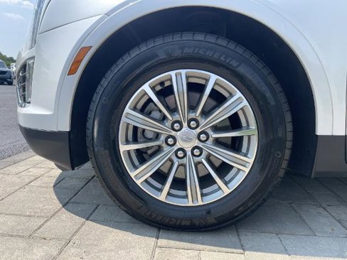 Used 2017 Cadillac XT5 Luxury w/ Driver Awareness Package image 4