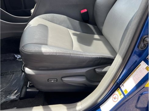 Used 2012 Toyota Prius V Five image 5