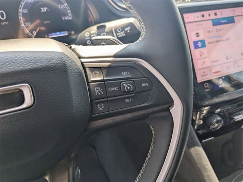 Used 2023 Jeep Grand Cherokee L Limited image 19