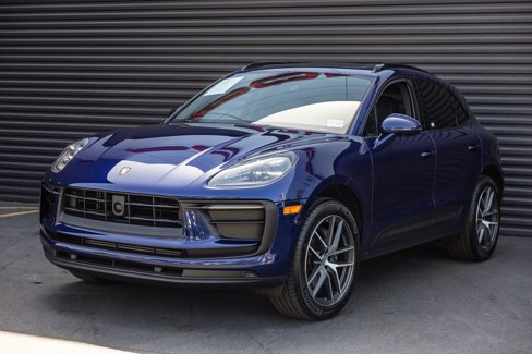 Certified 2025 Porsche Macan image 1
