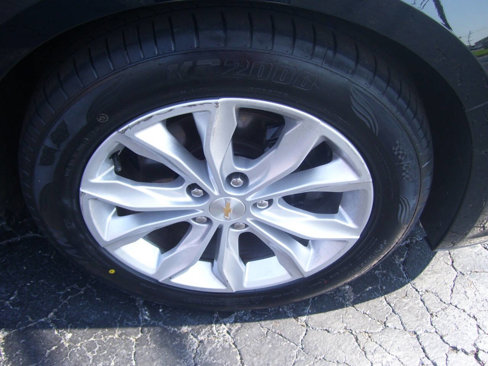 Used 2023 Chevrolet Malibu LT image 2