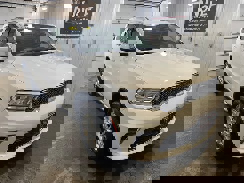 Used 2022 Dodge Durango SXT image 2