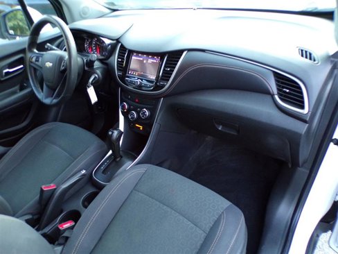 Used 2020 Chevrolet Trax LS w/ Fleet Convenience Package image 19