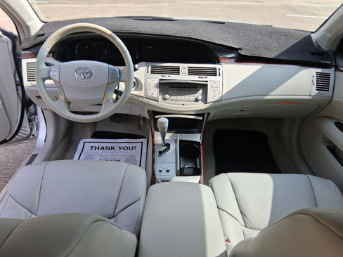 Used 2009 Toyota Avalon XLS image 12