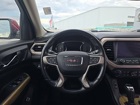Used 2019 GMC Acadia Denali image 2