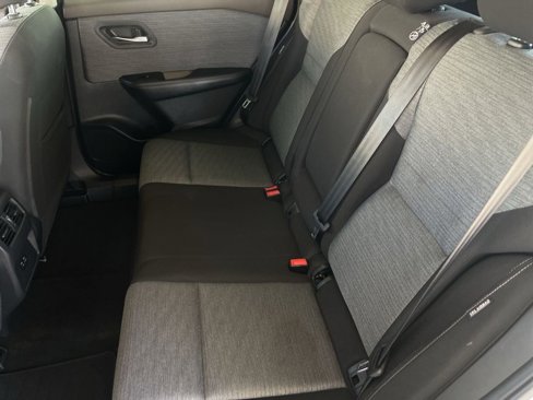 Used 2023 Nissan Rogue SV image 23