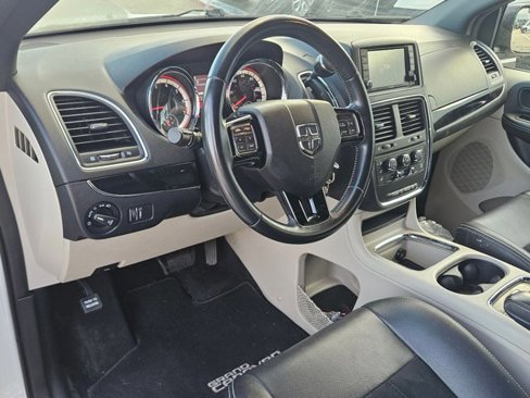 Used 2017 Dodge Grand Caravan SXT w/ Rear Park Assist Package image 10