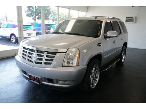 Used 2010 Cadillac Escalade AWD image 3