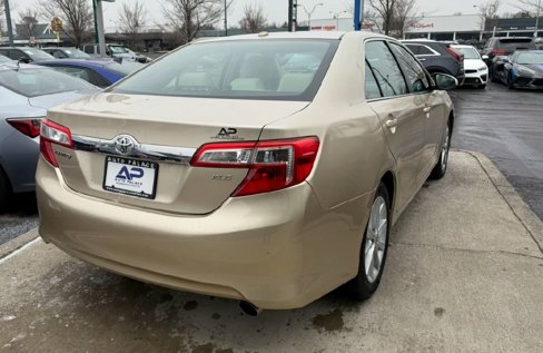 Used 2012 Toyota Camry XLE image 2