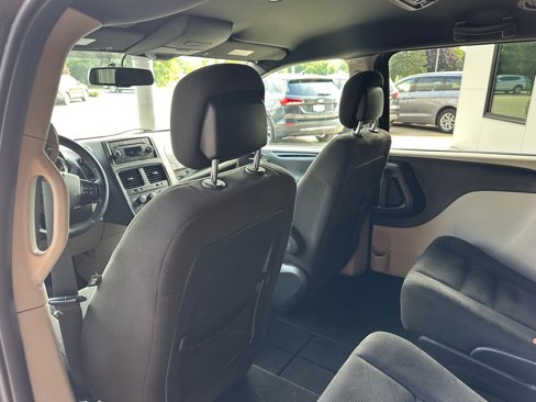Used 2016 Dodge Grand Caravan SE image 11