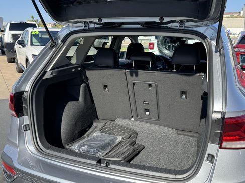 Used 2024 Volkswagen Taos SE w/ Panoramic Sunroof Package image 37