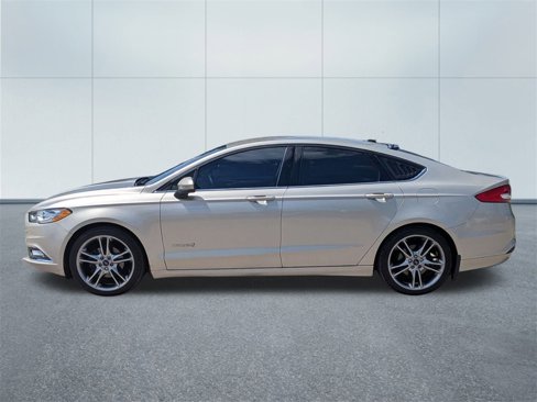 Used 2017 Ford Fusion SE image 2