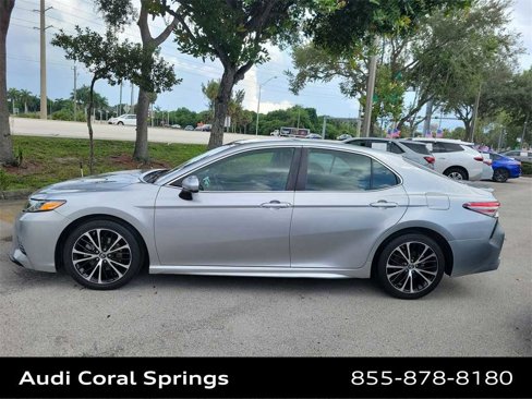 Used 2018 Toyota Camry SE image 3