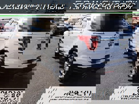 Used 2018 Ford Explorer XLT image 5