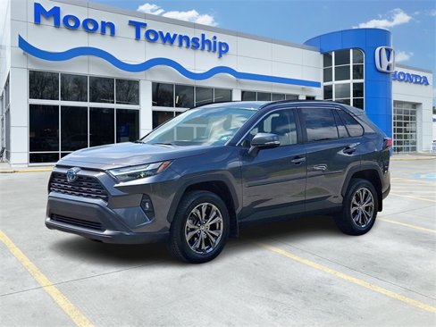 Used 2022 Toyota RAV4 XLE Premium image 3