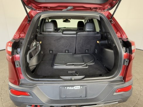 Used 2017 Jeep Cherokee Trailhawk w/ Cold Weather Group image 8