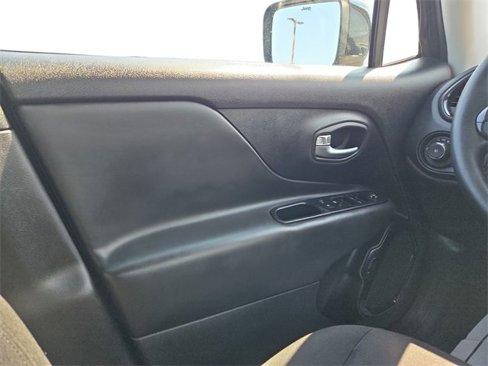 Used 2019 Jeep Renegade Altitude w/ Quick Order Package 2XM image 17