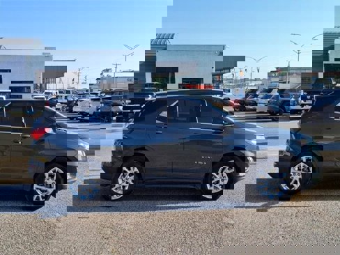 Used 2020 Chevrolet Equinox LT image 2