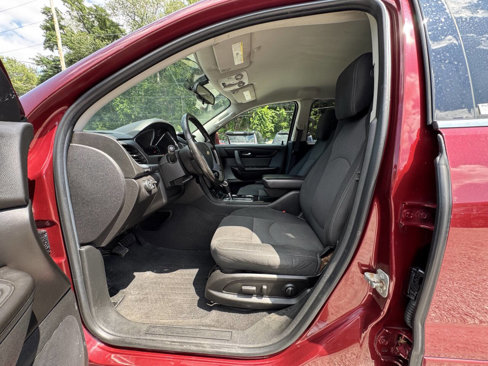 Used 2017 Chevrolet Traverse LT w/ Style and Technology Package image 16